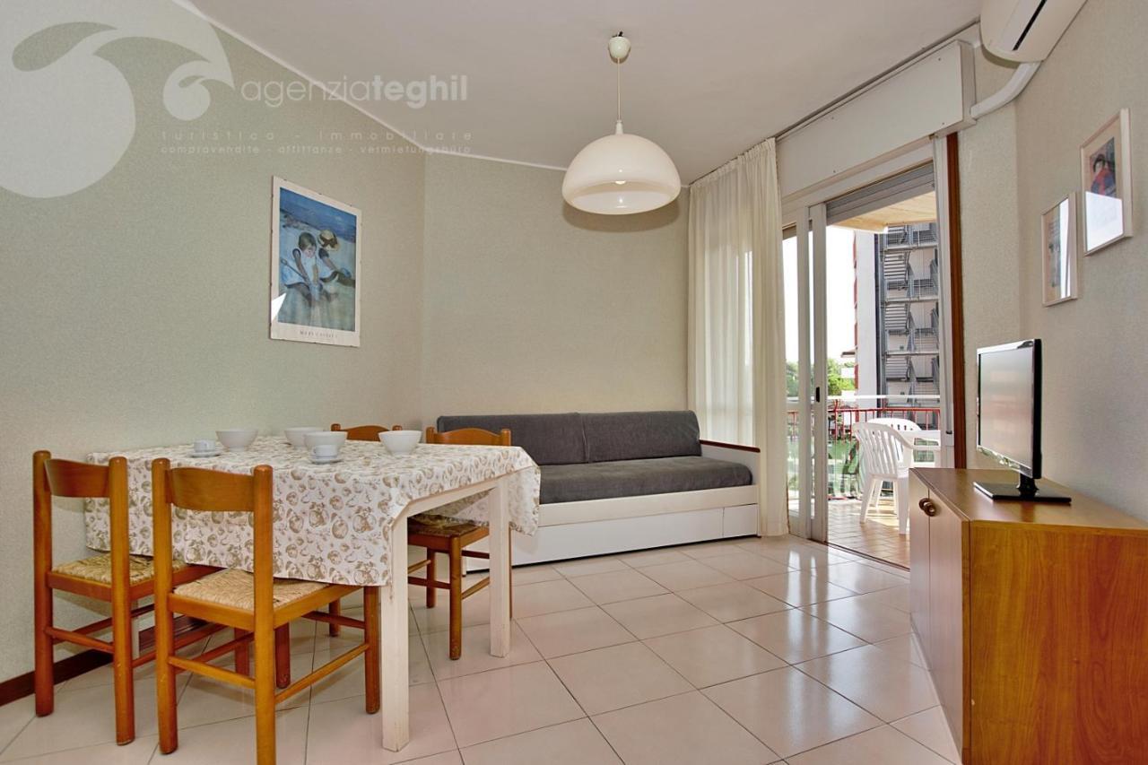 Condominio Cristallo Lignano Sabbiadoro Bagian luar foto