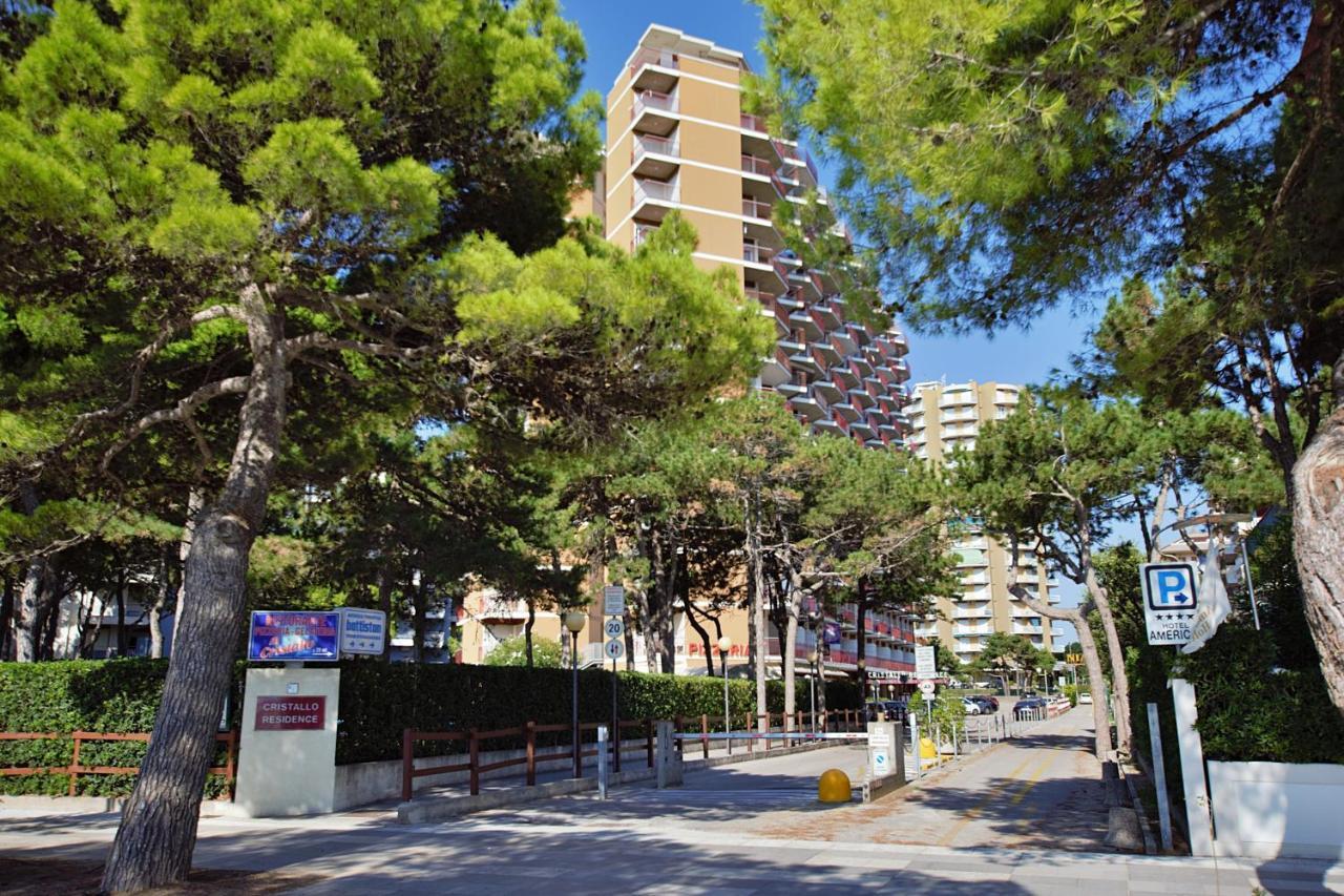Condominio Cristallo Lignano Sabbiadoro Bagian luar foto