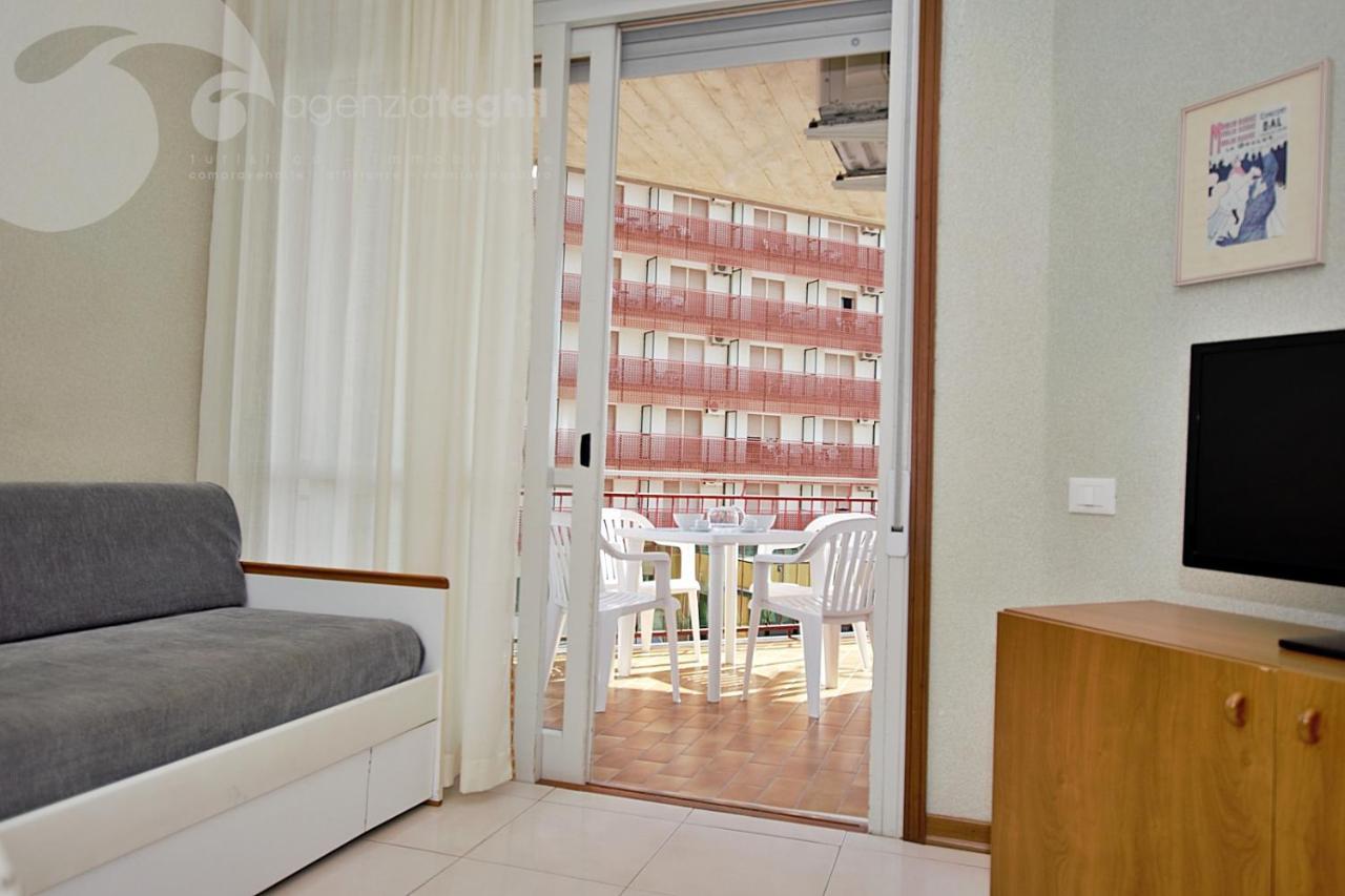 Condominio Cristallo Lignano Sabbiadoro Bagian luar foto