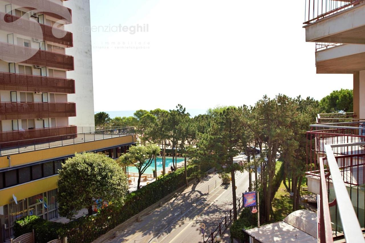 Condominio Cristallo Lignano Sabbiadoro Bagian luar foto