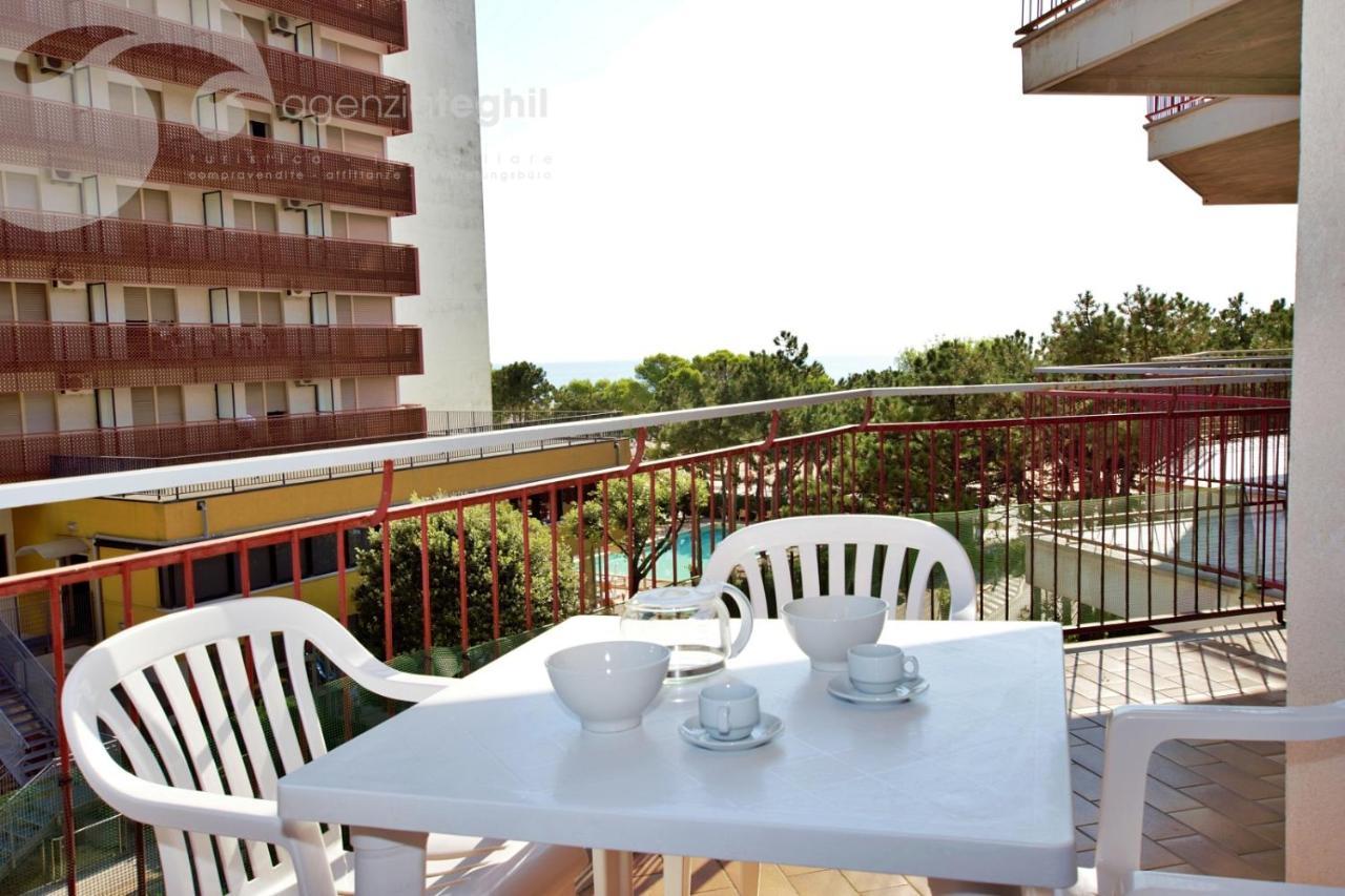 Condominio Cristallo Lignano Sabbiadoro Bagian luar foto