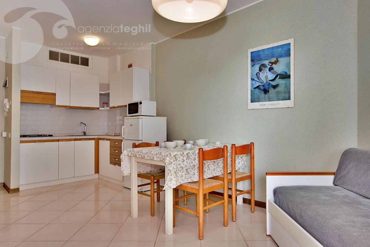 Condominio Cristallo Lignano Sabbiadoro Bagian luar foto