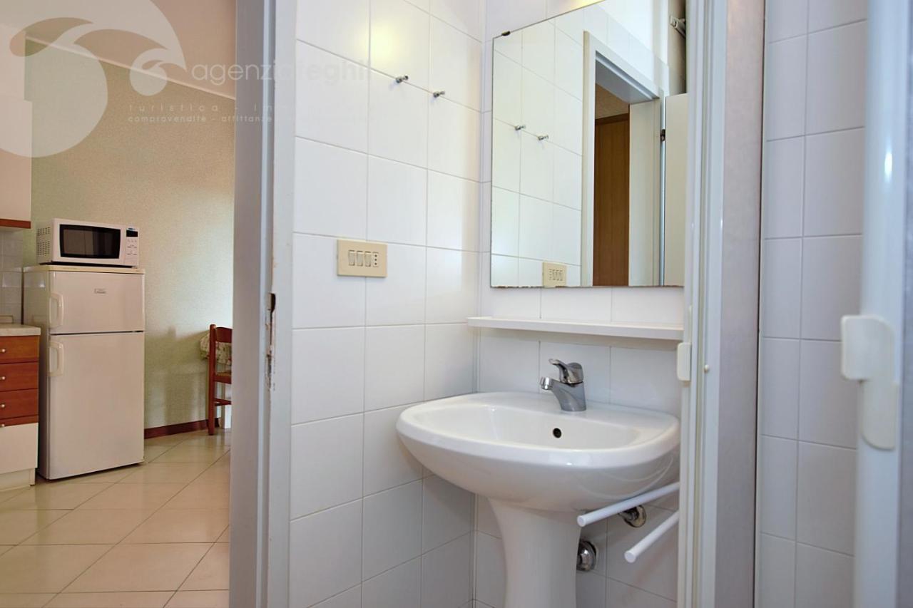 Condominio Cristallo Lignano Sabbiadoro Bagian luar foto