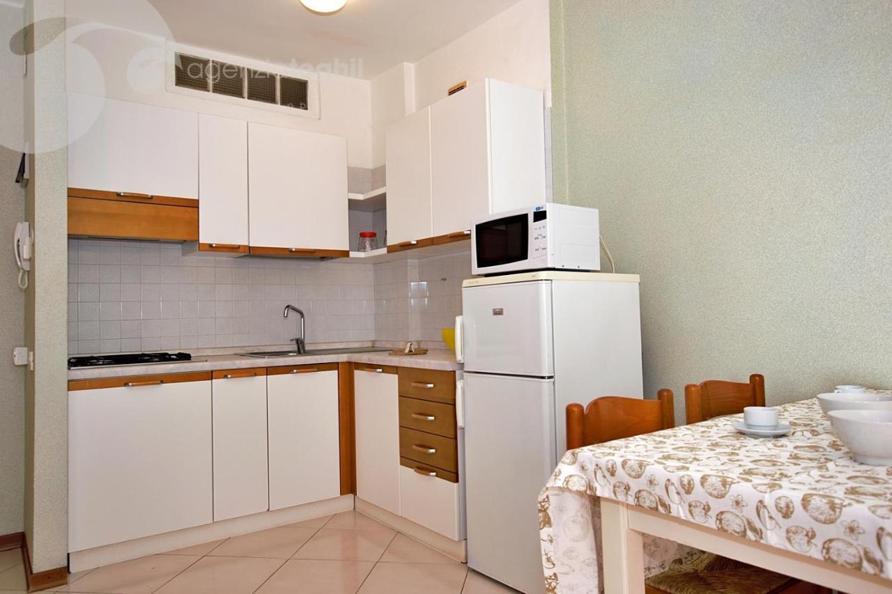 Condominio Cristallo Lignano Sabbiadoro Bagian luar foto
