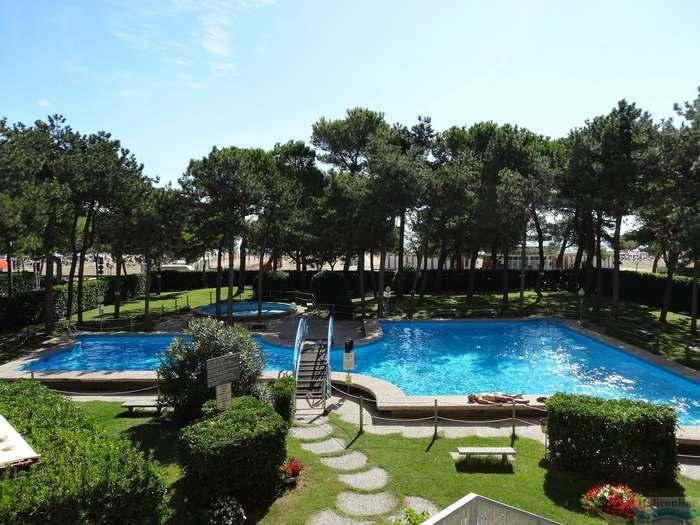 Condominio Cristallo Lignano Sabbiadoro Bagian luar foto